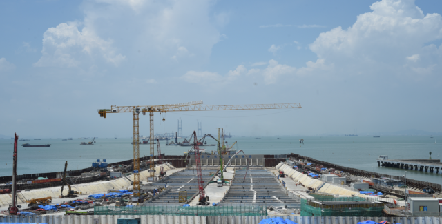 深中通道東人工島主線堰筑段隧道建設現場。