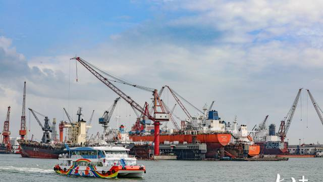 打卡“大前?！鄙钲跈C(jī)場碼頭首條海上觀光航線開航