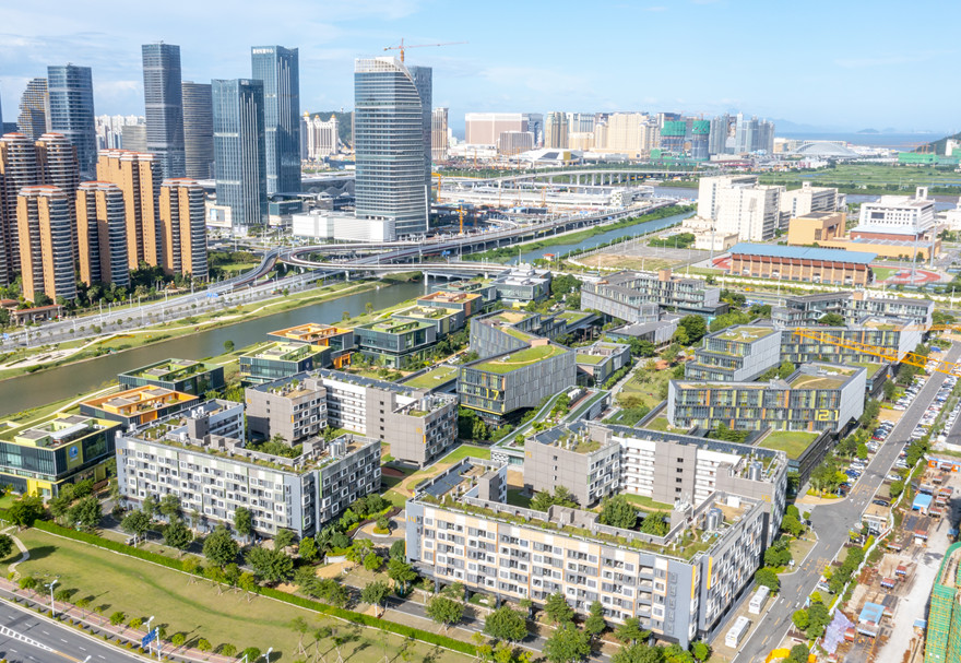 為了讓港澳和內地青年交流合作、干事創(chuàng)業(yè)、實現(xiàn)夢想，橫琴于2015年打造橫琴·澳門青年創(chuàng)業(yè)谷，為廣大青年創(chuàng)新創(chuàng)業(yè)提供了良好的孵化器。圖為橫琴·澳門青年創(chuàng)業(yè)谷。