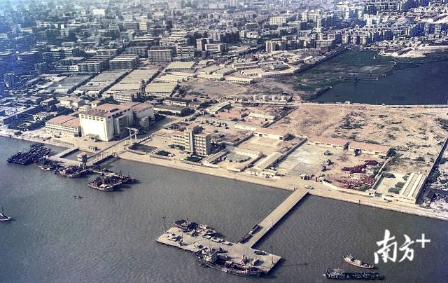 1989年，正在建設(shè)中的汕頭海濱路。
