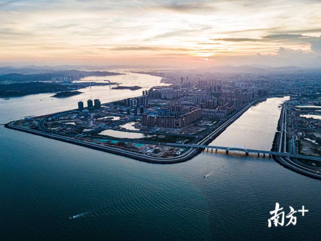 2020年6月，汕頭東海岸新城正在如火如荼地建設(shè)中。