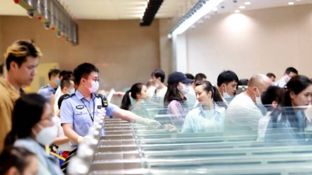 8.6萬(wàn)人次！青茂口岸單日驗(yàn)放旅客量創(chuàng)今年新高