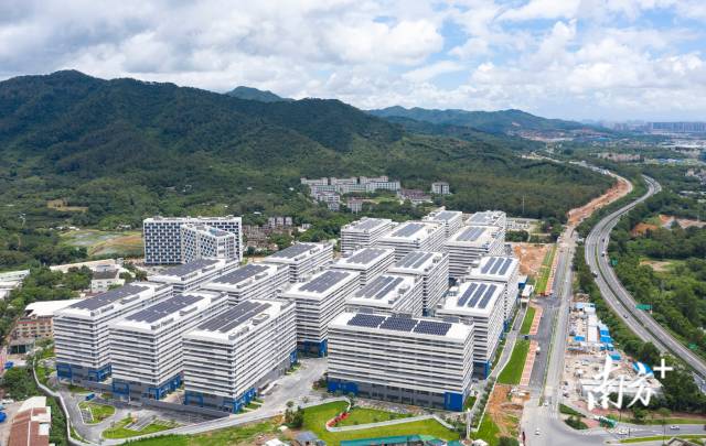 珠海正大力推進5.0產(chǎn)業(yè)新空間建設。圖為大灣區(qū)智造產(chǎn)業(yè)園D區(qū)。南方+記者 關銘榮 攝 
