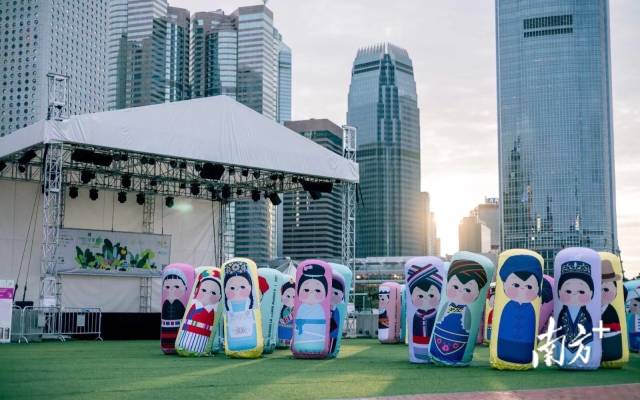 鄧卓越設(shè)計(jì)的民族IP系列在香港展出。