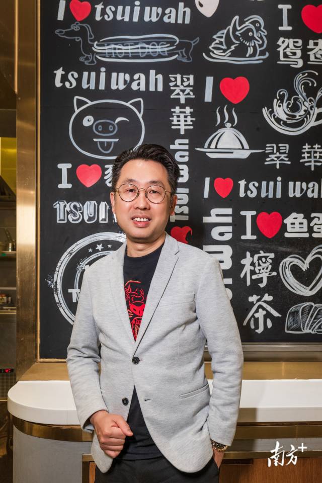 　　30多年前，不到20歲、就職于香港大家樂集團(tuán)的唐一瀚主動(dòng)請(qǐng)纓，幫助公司實(shí)現(xiàn)了內(nèi)地100多家門店的目標(biāo)；如今他加入了翠華集團(tuán)擔(dān)任中國區(qū)行政總裁，負(fù)責(zé)開拓內(nèi)地市場(chǎng)。