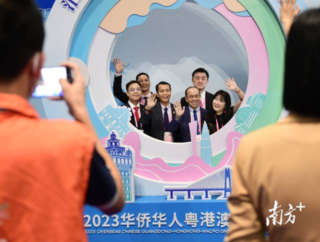參加2023華僑華人粵港澳大灣區(qū)大會的海內(nèi)外僑界精英、嘉賓代表。 南方+記者 肖雄 王俊濤 攝