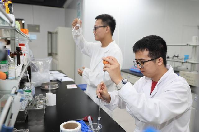 艾薇藥業(yè)研發(fā)實驗室。