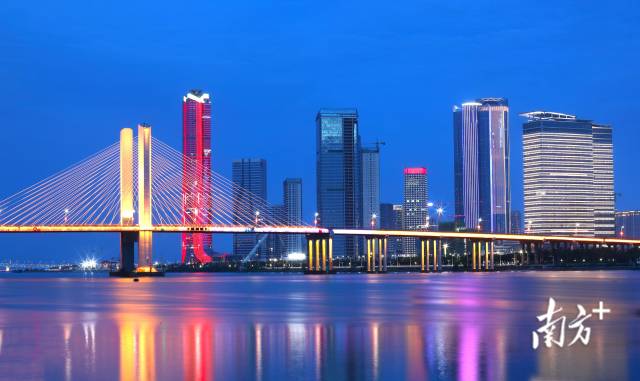 橫琴粵澳深度合作區(qū)的璀璨夜景。 