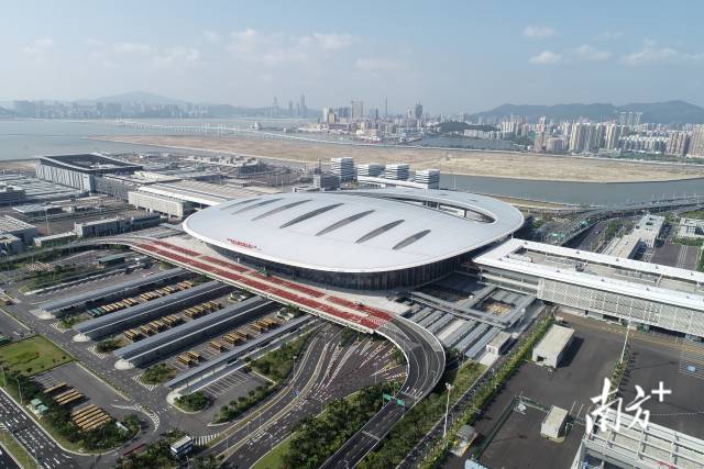 港珠澳大橋珠澳口岸人工島。
