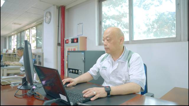 尼得科儀器（廣東）有限公司總經(jīng)理赤羽誠在莞工作。受訪者供圖