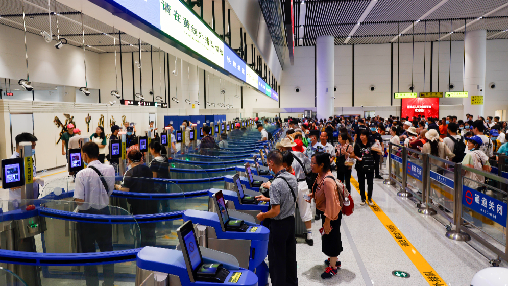 深港口岸全面復(fù)通一周年，保障超1.6億人次出入境