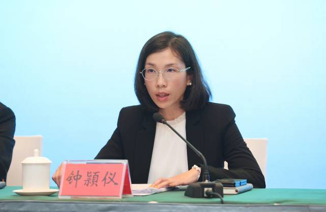 合作區(qū)法律事務(wù)局局長(zhǎng)鐘頴儀在發(fā)布會(huì)上解讀政策利好。