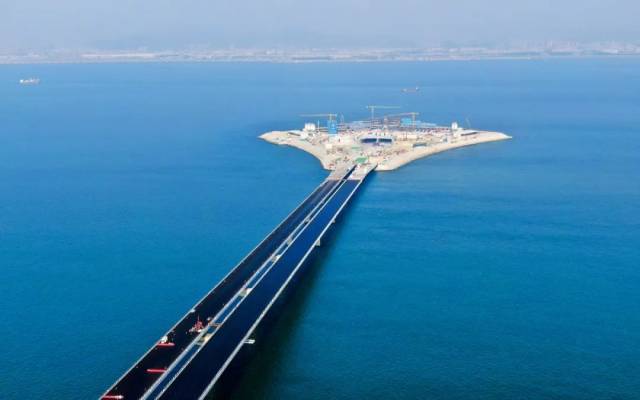 2023年11月27日，深中通道西人工島，形似巨大的風(fēng)箏。圖/新華