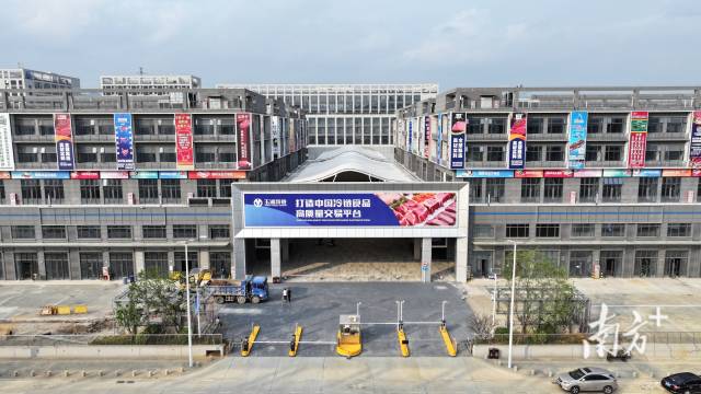 園區(qū)集合了各地的優(yōu)質(zhì)食品貿(mào)易企業(yè)、大型貿(mào)易商、知名品牌生產(chǎn)商、核心經(jīng)銷商等入駐