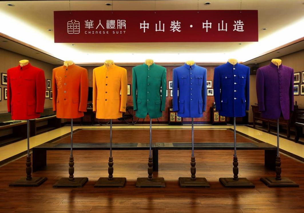 華人禮服的創(chuàng)新中山裝。受訪(fǎng)者供圖。