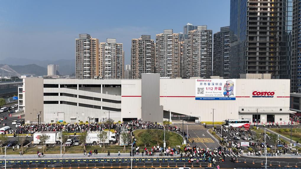 1月12日，開市客深圳店外排起長龍（無人機照片）。新華社記者 梁旭 攝