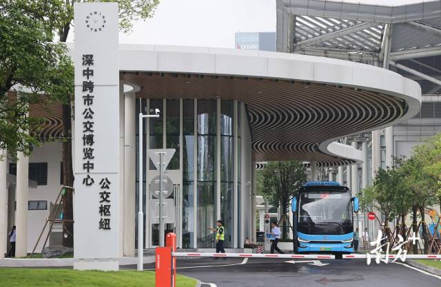 深中跨市公交博覽中心公交樞紐站。 南方+ 葉志文 拍攝