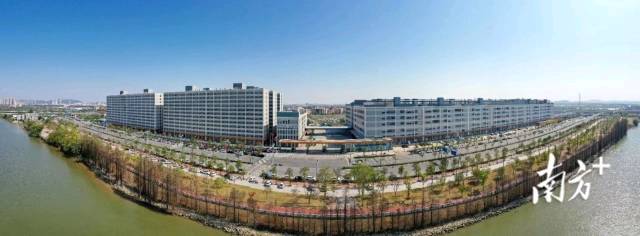 一批深圳企業(yè)來(lái)到江門(mén)建廠，嘗到了深江產(chǎn)業(yè)合作的甜頭。圖為德昌電機(jī)（江門(mén)）有限公司。南方+記者 楊興樂(lè) 攝