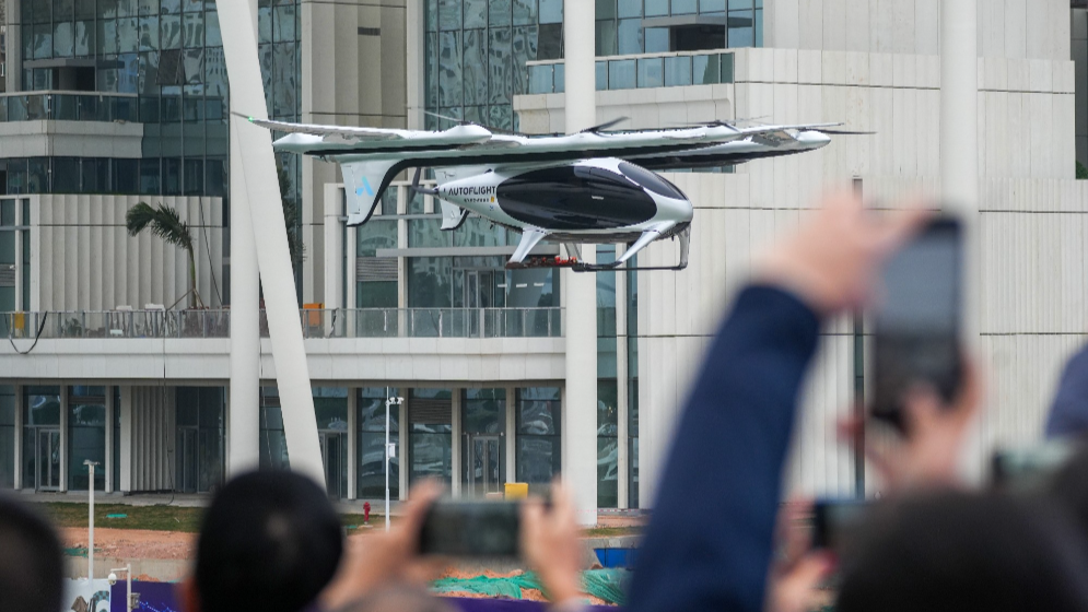今年2月，全球首條跨海跨城電動垂直起降航空器在深圳、珠海成功試航。攝影：錢文攀