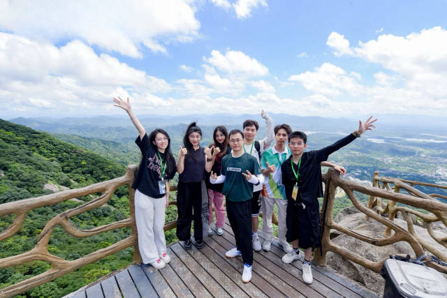 7月23日，由廣東省文化和旅游廳、香港特區(qū)政府民政及青年事務(wù)局、澳門特區(qū)政府教育及青年發(fā)展局共同主辦，惠州市文化廣電旅游體育局承辦的“2024年粵港澳青年文化之旅”總結(jié)分享會在惠州舉行。