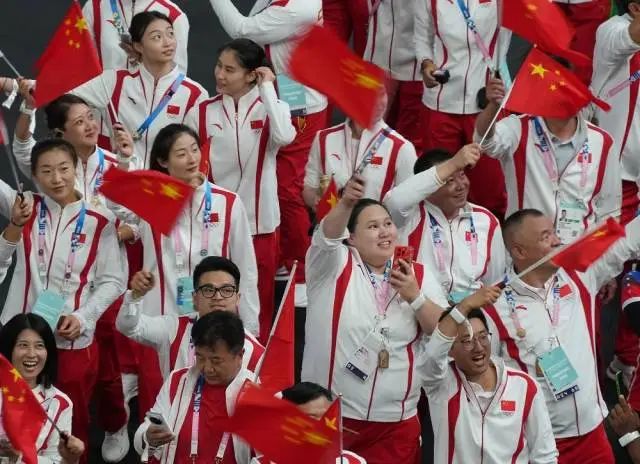 中國體育代表團在閉幕式上。圖源：新華社