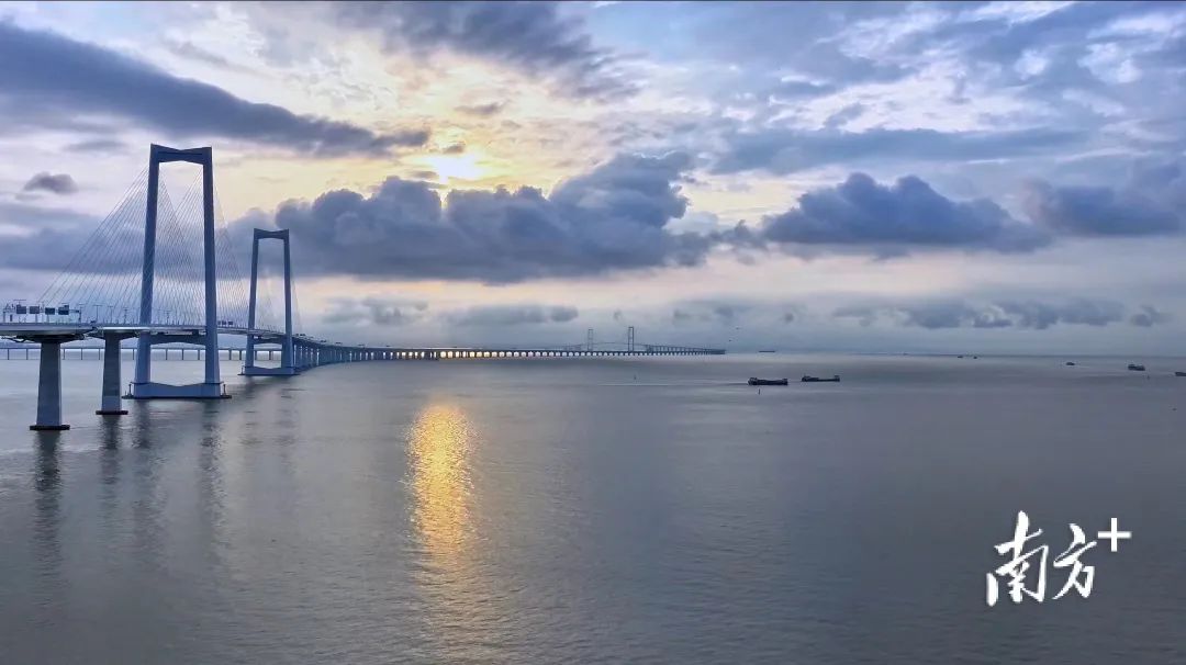 深中通道日出。南方拍客 顏學(xué)敏 攝