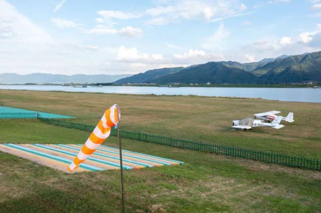 以鼎湖區(qū)硯洲島等為代表的水陸空運動旅游基地，給肇慶市民游客帶來新鮮的旅游體驗。廖文奕 攝