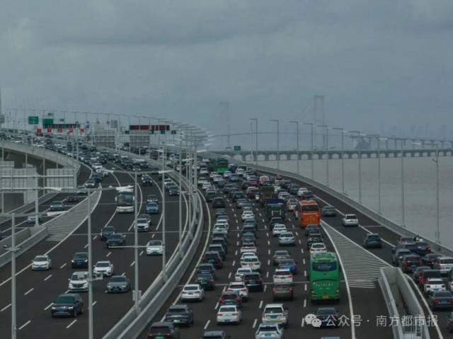 2024年6月30日，深中通道通車首日，迎來火爆車流。