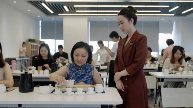 ▲邱芷澄希望通過深度參與社區(qū)實(shí)踐，和這里的年輕人一起推動(dòng)社區(qū)發(fā)展，共同營(yíng)造一個(gè)充滿創(chuàng)造力的社區(qū)家園