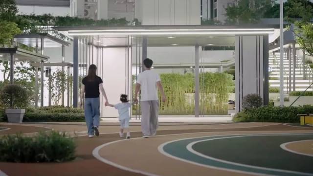 ▲一家人喜遷新居，迎接新學(xué)期