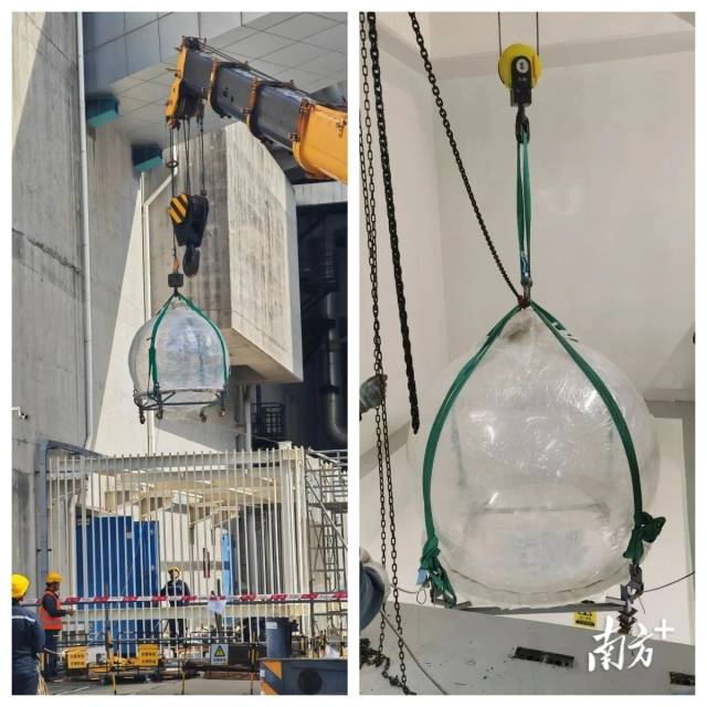 正在引入有機(jī)玻璃球，將用于盛裝捕捉中微子用的神秘液體“液閃”。