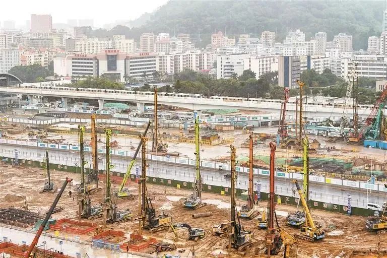 ▲深圳機場東樞紐建設(shè)現(xiàn)場。寶安日報記者 劉安邦 李雅靜 攝