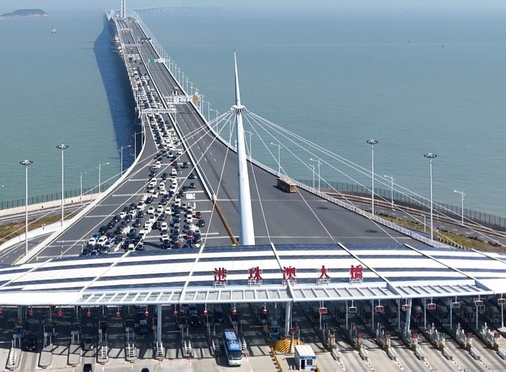 這是港珠澳大橋橋頭（2024年2月12日攝，無人機照片）。新華社發(fā)（王相國攝）