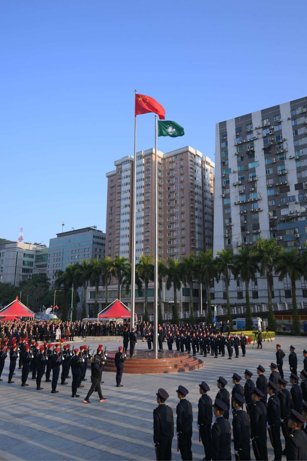 12月20日，澳門特別行政區(qū)政府隆重舉行升旗儀式，慶祝澳門回歸祖國25周年?！? title=