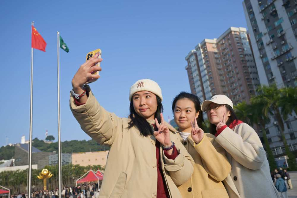 12月20日，澳門特別行政區(qū)政府隆重舉行升旗儀式，慶祝澳門回歸祖國25周年。　
