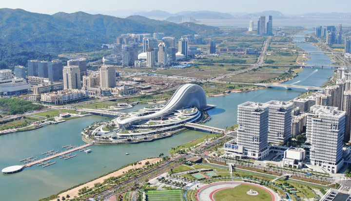 這是2024年11月26日拍攝的橫琴天沐琴臺（無人機(jī)照片）。新華社記者 鄧華 攝