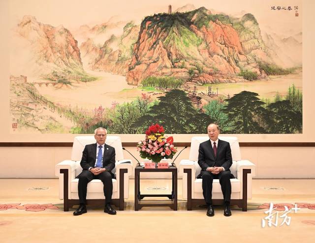 黃坤明王偉中會(huì)見澳門特別行政區(qū)行政長(zhǎng)官岑浩輝