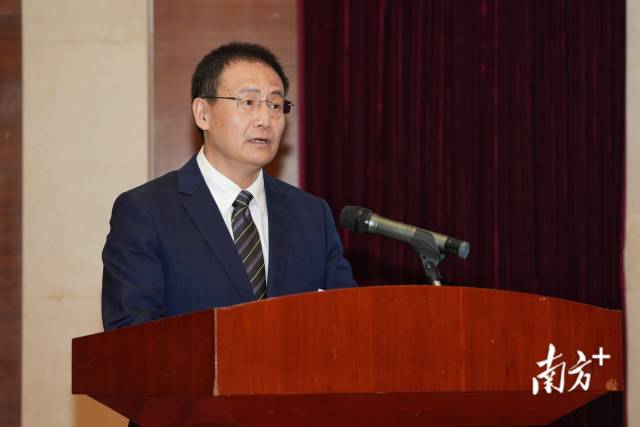 國家體育總局游泳中心副主任李軍。