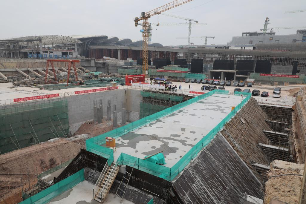 1月23日，白云機場三期擴建工程的綜合交通中心的車站完成封頂。新華社記者田建川 攝
