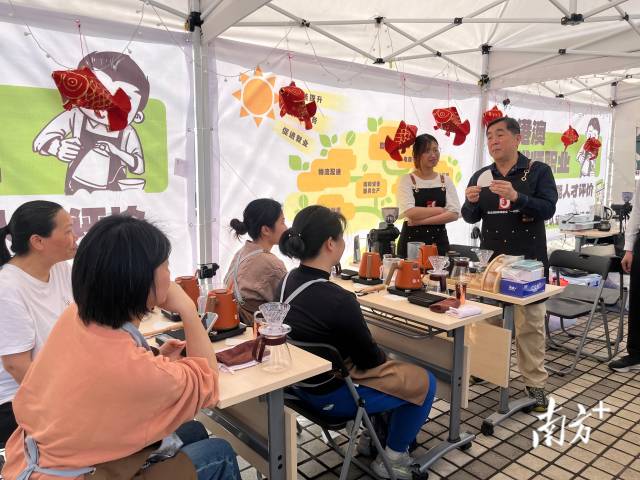 活動現(xiàn)場設置“即學職會 秒懂咖啡”展位。
