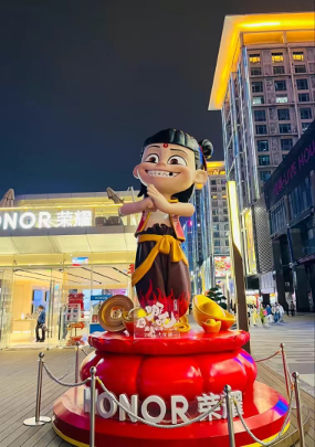 在東莞市區(qū)的大型哪吒手辦。圖源網(wǎng)友Z.7