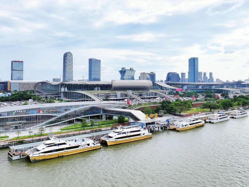 圖為琶洲港澳碼頭。目前乘客經琶洲港澳碼頭前往香港國際機場乘坐飛機離開香港將可享受120港元的離境稅。圖片來源：琶洲港澳口岸微信公眾號。