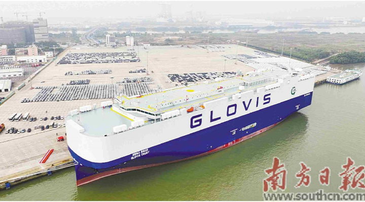 我國(guó)自主研制8600車汽車運(yùn)輸船在南沙交付