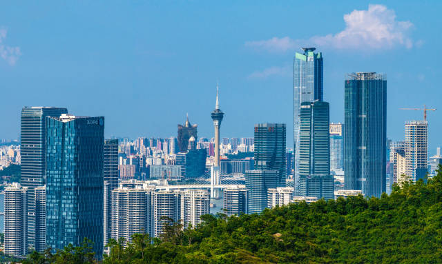 “澳門+橫琴”新定位被擺在更顯著位置。圖為俯瞰琴澳地標(biāo)建筑。