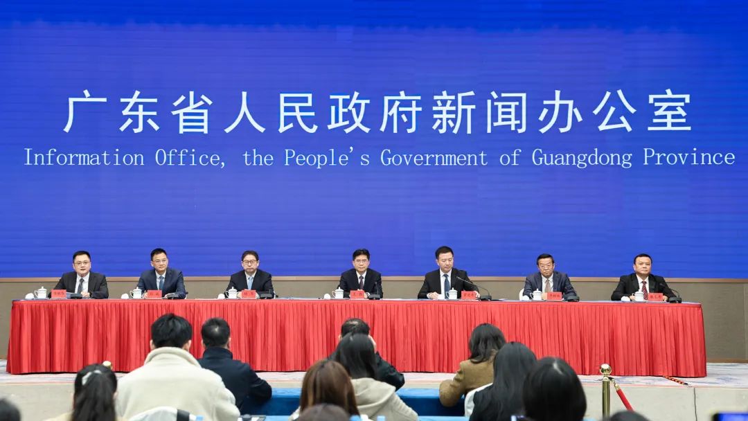 《廣東省推動人工智能與機器人產(chǎn)業(yè)創(chuàng)新發(fā)展若干政策措施》新聞發(fā)布會在廣州召開