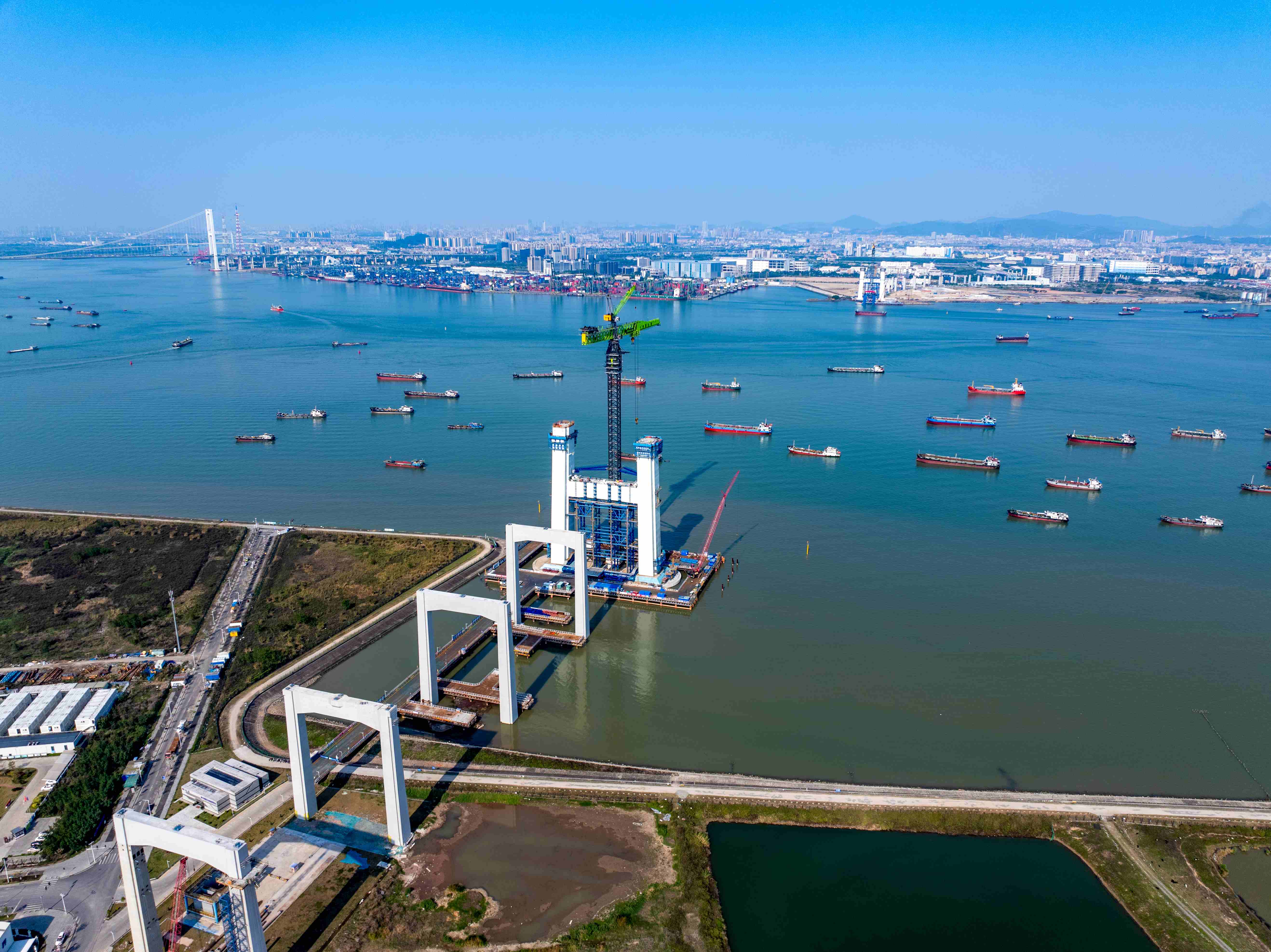建設中的獅子洋通道。攝影：馮珠仔