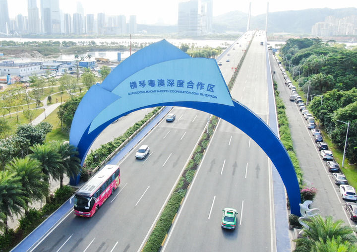 圖為橫琴粵澳深度合作區(qū)標(biāo)志（2024年11月26日攝，無人機(jī)照片）。記者 鄧華 攝