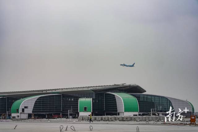 在廣州白云國(guó)際機(jī)場(chǎng)三期擴(kuò)建工程現(xiàn)場(chǎng)