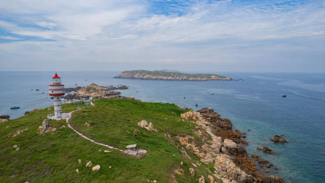 汕頭南澳縣澎湖列島國家級自然保護區(qū)，藍天碧水相映成趣。石磊 攝
