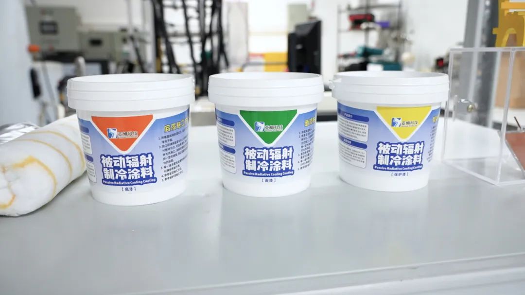 朱龍潛團(tuán)隊(duì)的被動(dòng)輻射制冷涂料。李卓軒攝